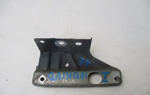 Nissan Qashqai Fender mounting bracket