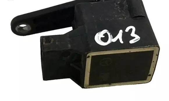 Mercedes-Benz C W203 Air suspension front height level sensor A0105427717