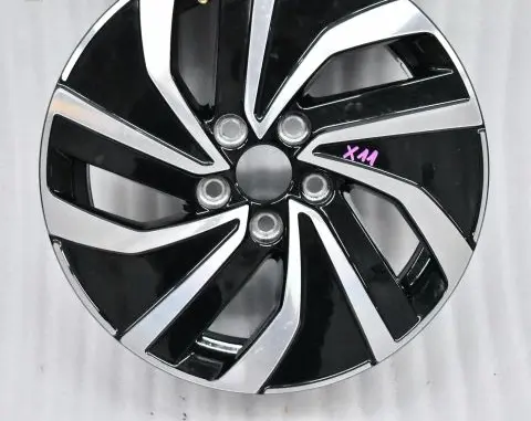 Volkswagen Polo VI R15 alloy rim 