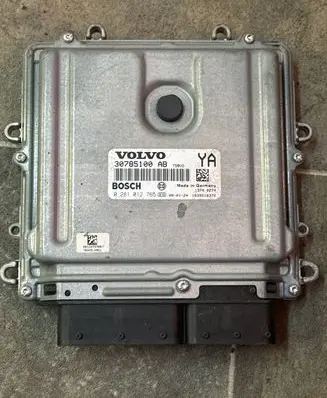 Volvo XC70 Engine control unit/module 30785100 1039S18372 0281012765