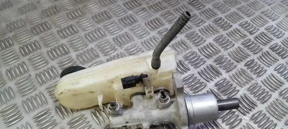 Master brake cylinder