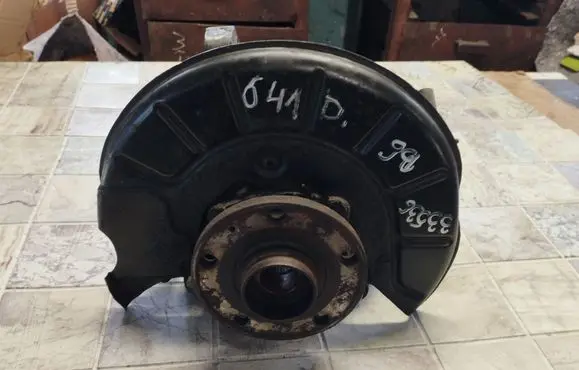 Volkswagen PASSAT B6 Front wheel hub VWA13