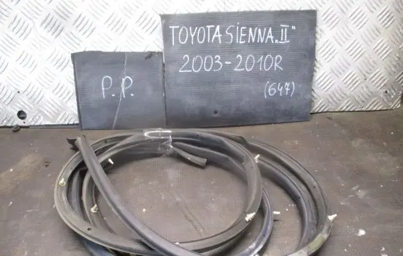 Toyota RAV 4 (XA20) Rubber seal loading door 