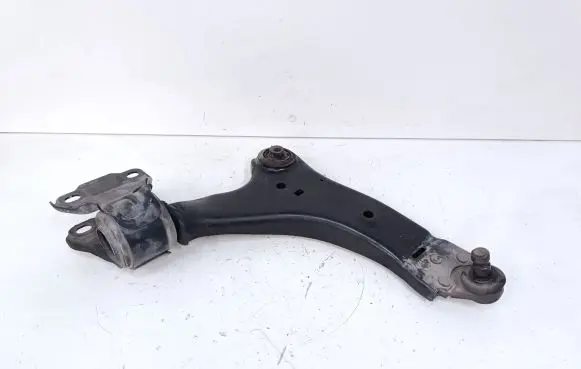 Volvo XC60 Front lower control arm/wishbone 8G9N3A052A
