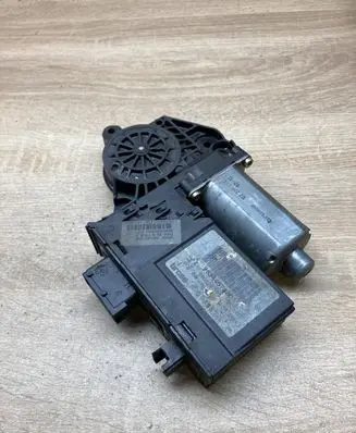 Peugeot 307 Front door window regulator motor 9634457480