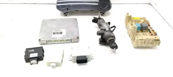 Toyota Avensis T250 Engine ECU kit and lock set 1758008340 8966105A21 MB1758008340