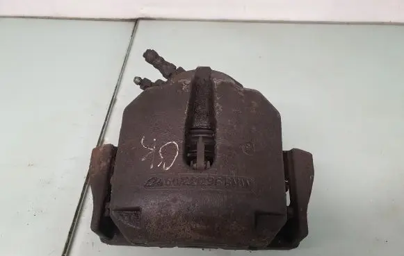 BMW 5 E39 Front brake caliper 1163385 34111163385