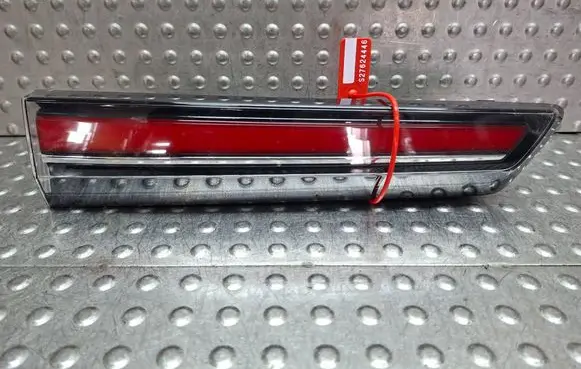 Opel Mokka B Tailgate rear/tail lights S27624446 9833944480