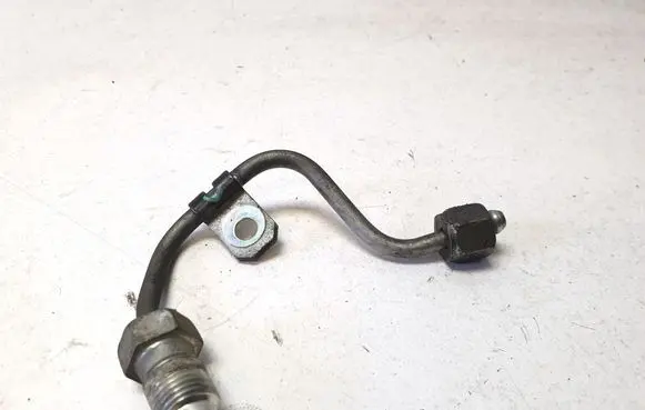 Toyota Avensis Verso Fuel injector supply line/pipe 