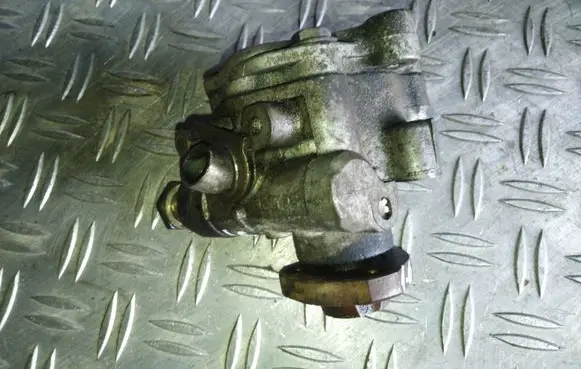 Volkswagen Golf IV Power steering pump 1J0422154B