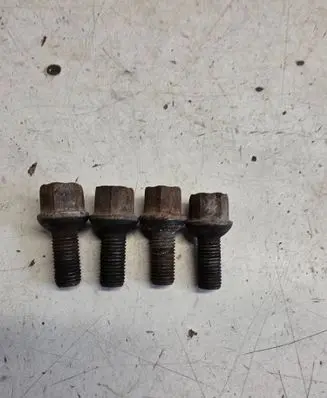 Volkswagen Polo III 6N 6N2 6NF Nuts/bolts 1234