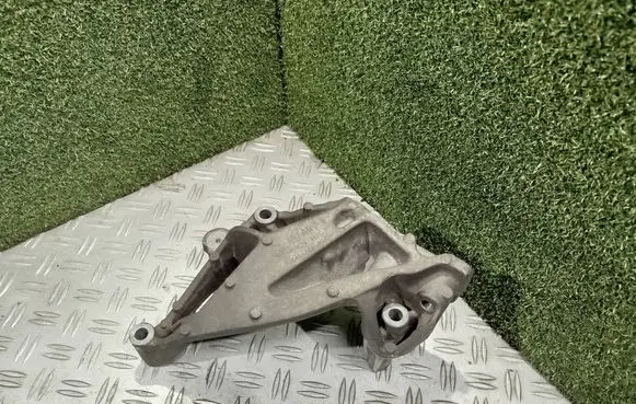 Volkswagen Crafter Engine mounting bracket 04L199207G PTKS6SJ