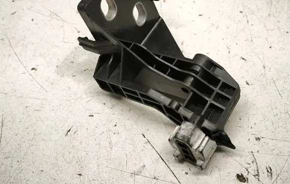 Mercedes-Benz C W205 Radiator mount bracket A2055014320