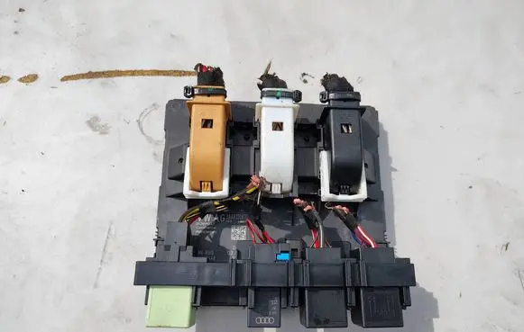 Volkswagen PASSAT B7 Comfort/convenience module 3AA937087D