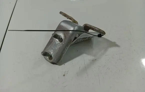Toyota Yaris Rear door lower hinge