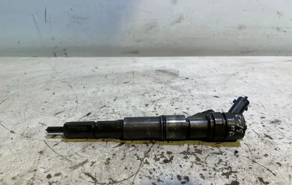 BMW 5 E39 Fuel injector 0445110047 7785984