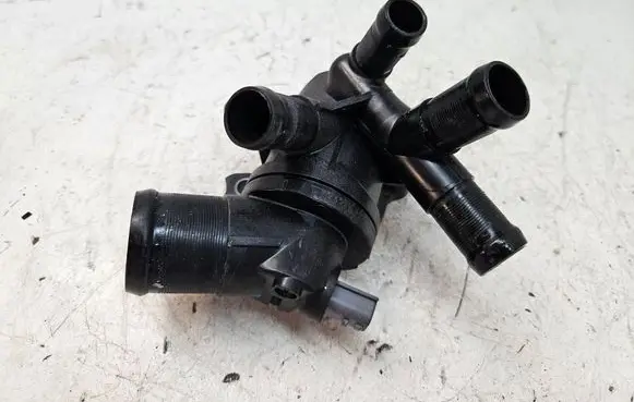 Thermostat/thermostat housing