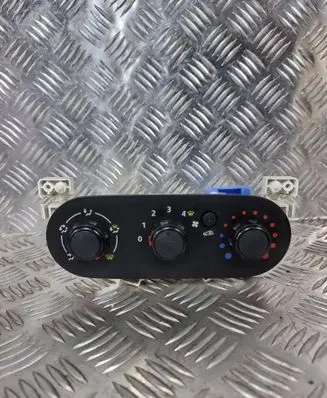 Opel Vivaro Air conditioning/heating control unit E1093050 30080061