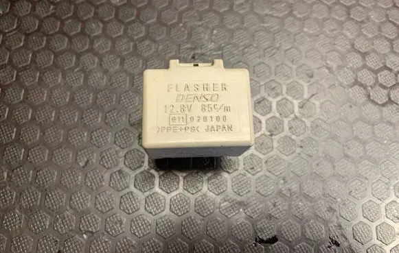 Lexus IS 220D-250-350 Hazard warning light relay 0665005641 8198030170