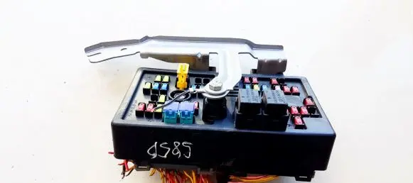 Chevrolet Captiva Fuse box set 96821082 8A22