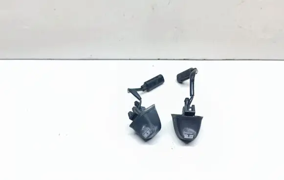 BMW 3 E90 E91 Windshield washer spray nozzle 8365385
