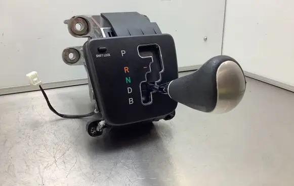 Lexus RX 330 - 350 - 400H Gear shifter/selector 050901 9020099