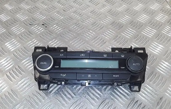 Toyota Avensis T270 Climate control unit 5590005640