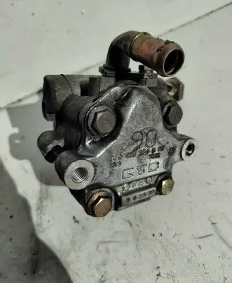 Volkswagen Golf IV Power steering pump 1J0422154B