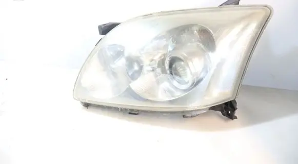 Toyota Avensis Verso Headlight/headlamp