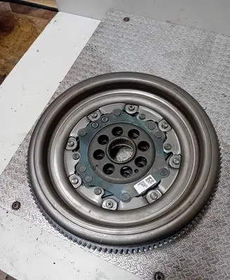 Volkswagen Polo VI Flywheel 06K105266A 200418