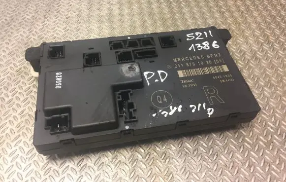 Mercedes-Benz E W211 Door control unit/module 2118701026 A2118701026