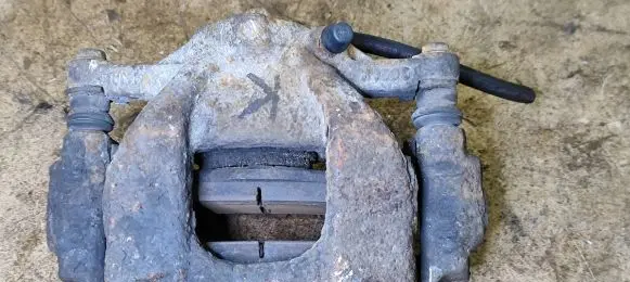 Toyota Auris 150 Front brake caliper