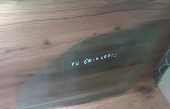 Ford Fiesta Front door window glass four-door