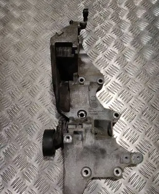 Volkswagen PASSAT B7 Engine mounting bracket 03L903143Q