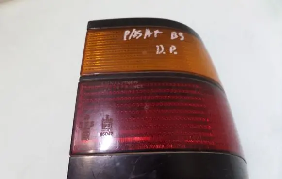 Volkswagen PASSAT B3 Rear/tail lights 333945112 86047