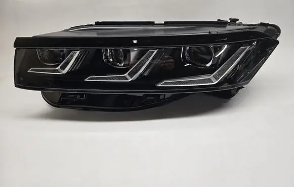 Volkswagen Touareg III Headlight/headlamp 761941081AB