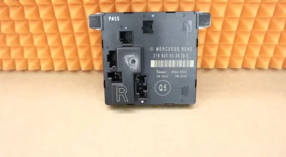Mercedes-Benz CLS C219 Door control unit/module 2198200326