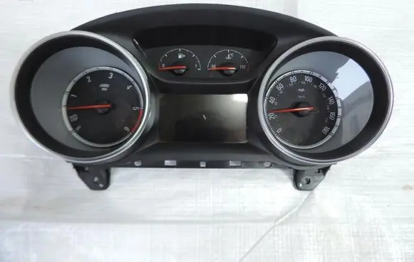 Opel Insignia B Speedometer (instrument cluster) 39113829