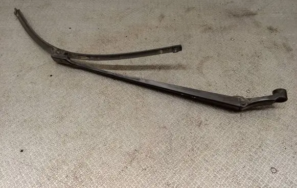 Front wiper blade arm