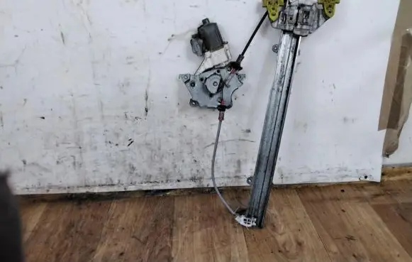 Nissan King Cab, Navara Front door window regulator with motor