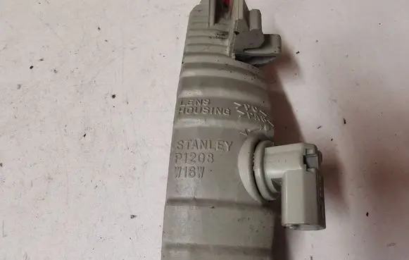 Toyota Avensis Verso Third/center stoplight E43020001