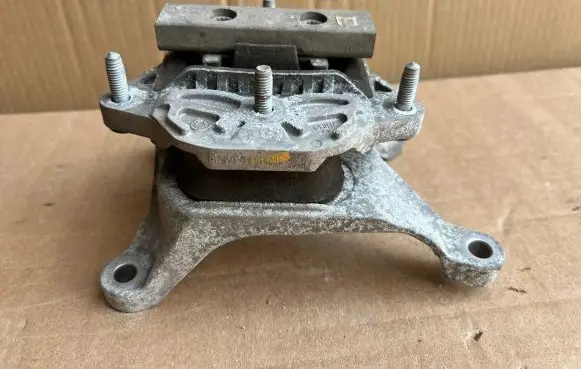 Audi A4 S4 B9 Gearbox mount 8w0399118C 8w0399156