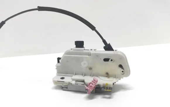 Ford Mustang VI Front door lock 8A5A5421812EA