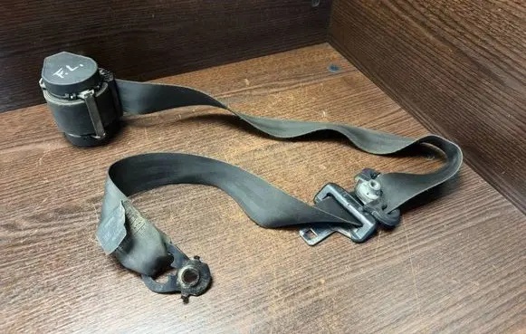 Renault Trafic II (X83) Front seatbelt A508741 696515A