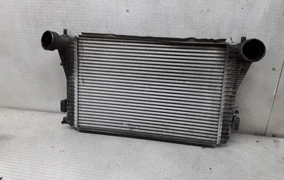 Volkswagen Touran I Intercooler radiator 1K0145803