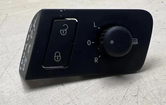 Wing mirror switch