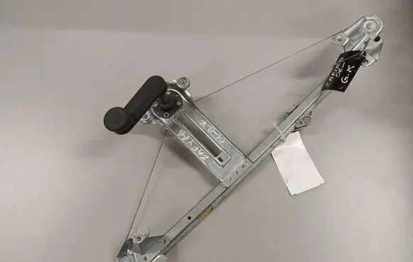 Opel Zafira B Rear door manual window regulator 13132227