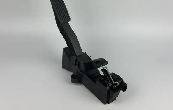 Mercedes-Benz A W169 Accelerator throttle pedal A1693000504 000119 310107