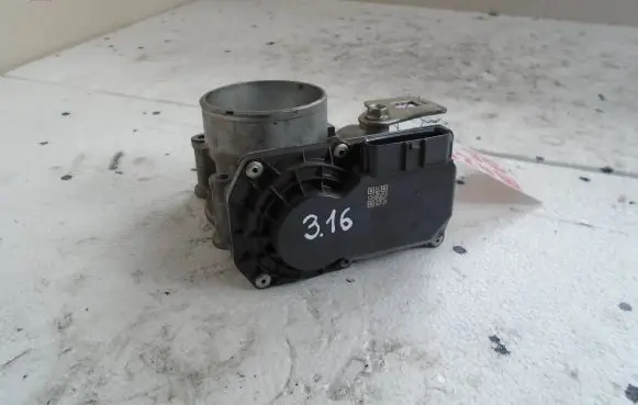Mazda CX-5 Throttle body valve PE0113640B