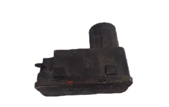 Mercedes-Benz 190 W201 Central locking vacuum pump 0132006300 0008000248